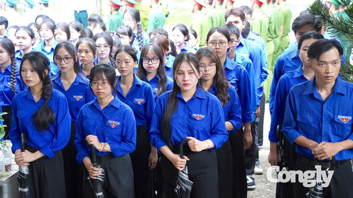 Thành phố cũng huy động thêm 200 đoàn viên, thanh niên tham gia hỗ trợ công tác tổ chức và dự lễ.