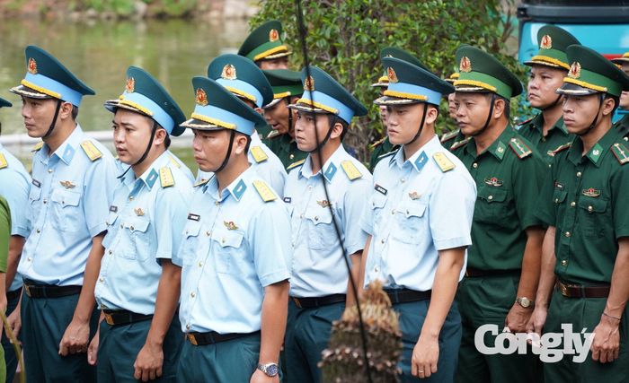 Để phục vụ buổi lễ, Bộ Tư lệnh TP.HCM dự kiến huy động 300 cán bộ, chiến sĩ tham gia các nhiệm vụ. Công an TP.HCM đảm nhận các nghi thức tiêu binh, đội danh dự và công tác khiêng quách hài cốt liệt sĩ.