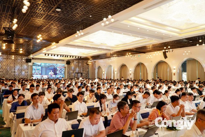 Đông đảo Thẩm phán, Thẩm tra viên, Thư ký Tòa án, công chức được cử tham gia tập huấn.