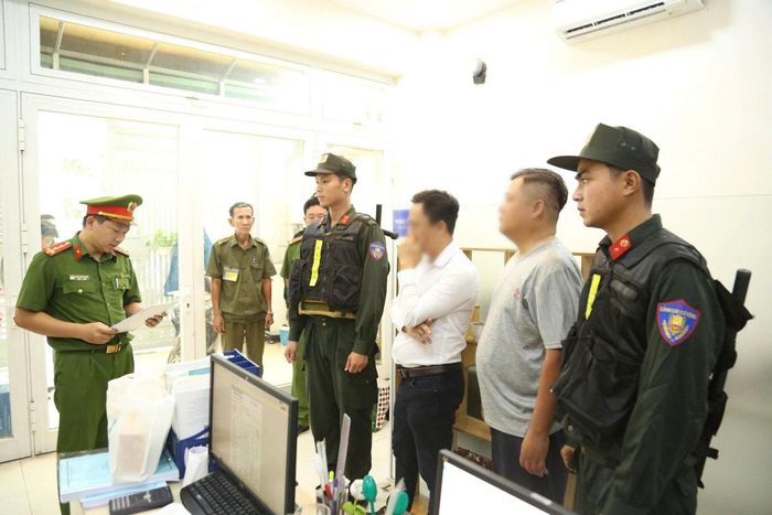 Đồng loạt tiến hành khám xét tại 6 địa điểm liên quan đến 5 doanh nghiệp, đơn vị hoạt động trong lĩnh vực môi trường.