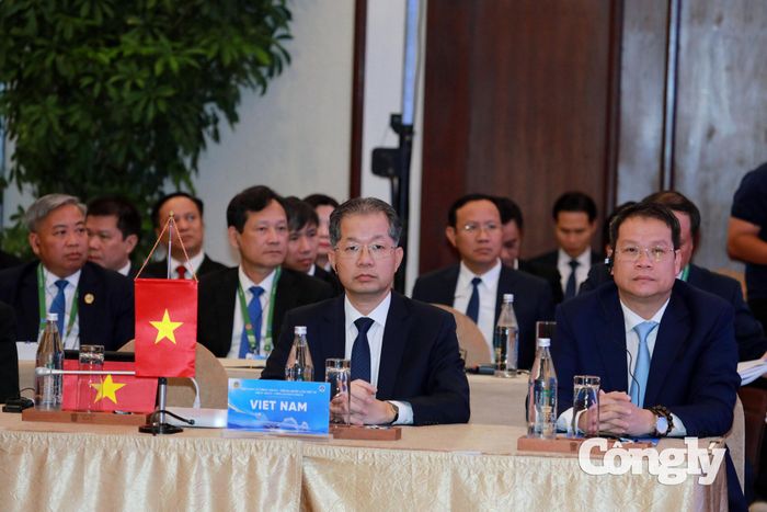Chánh án Nguyễn Văn Quảng và các đại biểu.