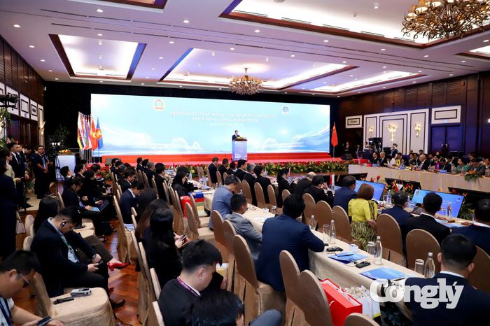 Toàn cảnh Diễn đàn.