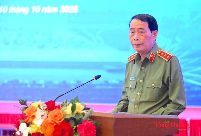 Thứ trưởng Bộ Công an Lê Quốc Hùng phát biểu tại hội thảo.