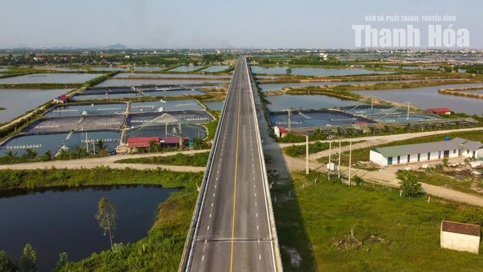 Trong tổng thể dự án Đầu tư xây dựng tuyến đường bộ ven biển đoạn Nga Sơn - Hoằng Hóa (cũ), tỉnh Thanh Hóa, cầu Lạch Trường là một mắt xích quan trọng trên tuyến đường bộ ven biển dài 23,72 km, góp phần hình thành trục giao thông kết nối các địa phương ven biển Thanh Hóa.