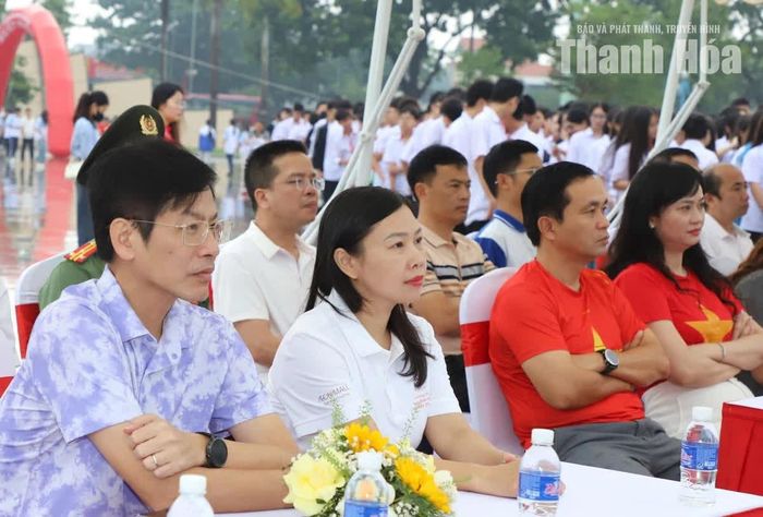 Đồng chí Phạm Văn Báu, Tỉnh ủy viên, Giám đốc Báo và Phát thanh, truyền hình Thanh Hóa và đại biểu dự buổi lễ.