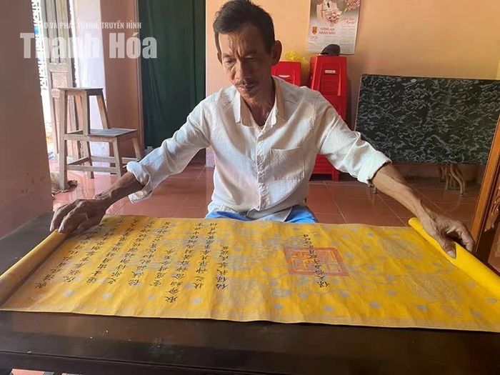 Sắc phong các triều vua ban cho Phúc Nguyên hầu Nguyễn Nhân Thiệm đến nay còn được gìn giữ.