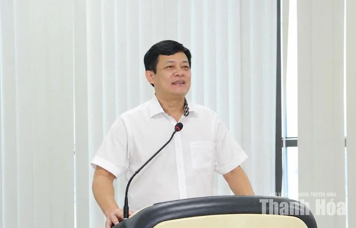 Giám đốc Trung tâm Phục vụ hành chính công tỉnh Nguyễn Tuấn Hòa phát biểu tại hội nghị tập huấn.