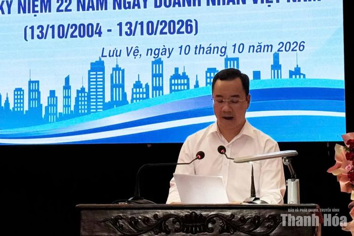 Lãnh đạo xã Lưu Vệ phát biểu tại buổi gặp mặt.
