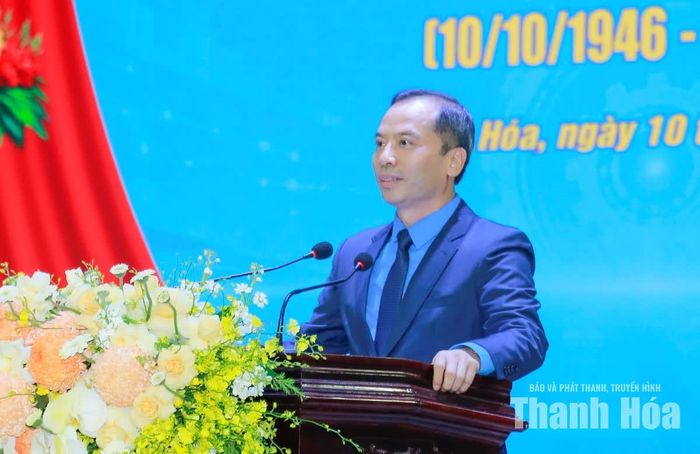 Chủ tịch Liên đoàn lao động tỉnh Lương Trọng Thành phát biểu khai mạc buổi lễ.