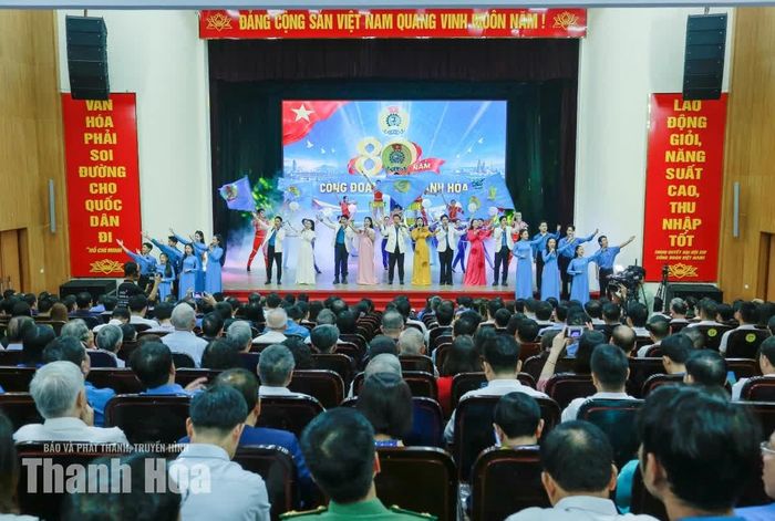 Tiết mục văn nghệ tại lễ kỷ niệm.