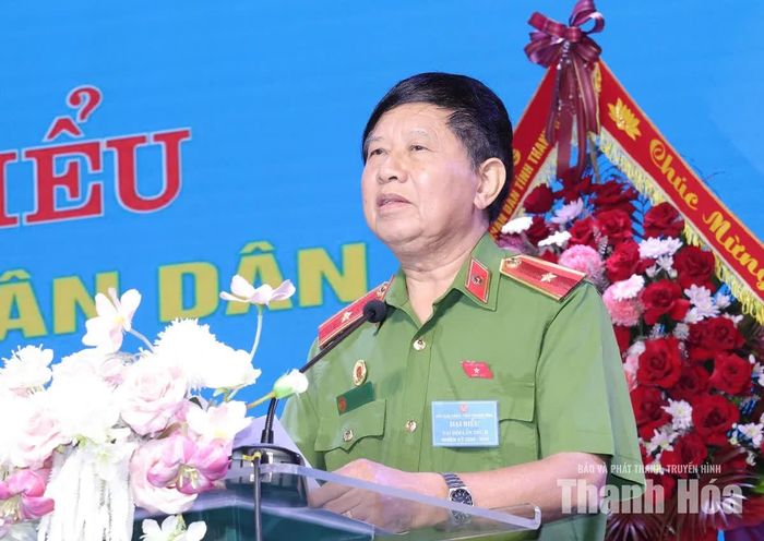 Phó Chủ tịch Thường trực Hội Cựu CAND Việt Nam Vũ Hùng Vương phát biểu tại Đại hội.