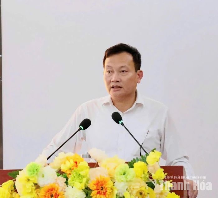 Bí thư Đảng ủy xã Phạm Văn Tuấn phát biểu tại buổi tọa đàm.