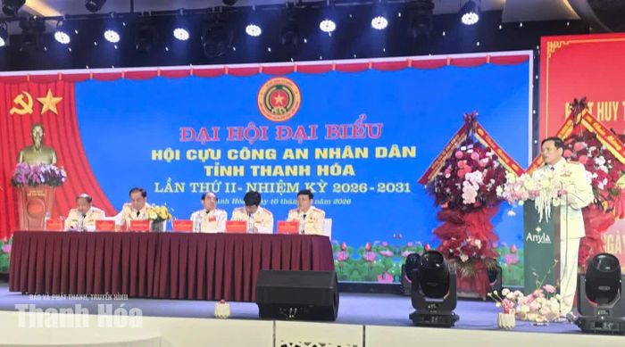 Đoàn Chủ tịch Đại hội.