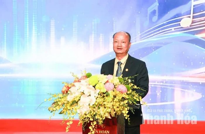 Ông Nguyễn Hồng Phong, Phó Chủ tịch Hiệp hội Doanh nghiệp tỉnh Thanh Hóa, Trưởng Ban Tổ chức liên hoan phát biểu trong đêm chung kết trao giải Liên hoan nghệ thuật “Khát vọng Doanh nhân”.