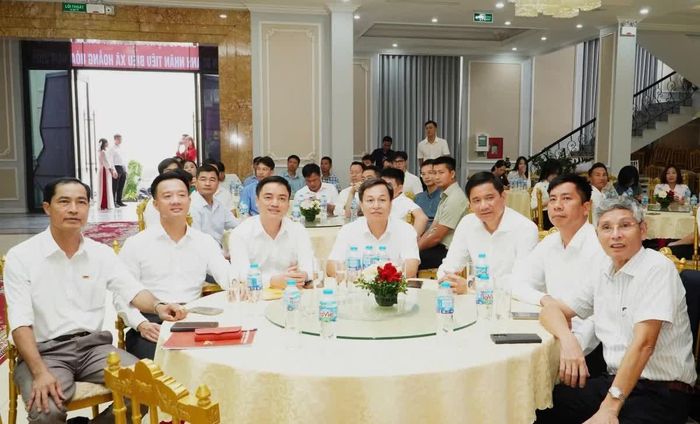 Các đại biểu dự tọa đàm.