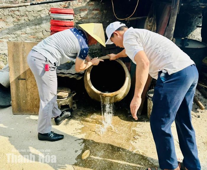 Người dân cần chủ động loại bỏ nơi muỗi sinh sản, phòng chống sốt xuất huyết.