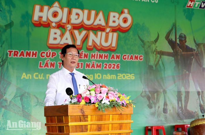 Phó Chủ tịch UBND tỉnh An Giang Lê Văn Phước phát biểu tại lễ khai mạc.
