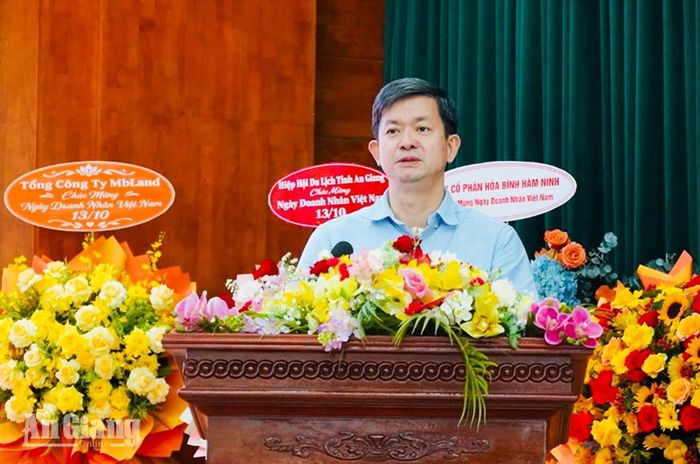 Đồng chí Lê Quang Tùng, Ủy viên Trung ương Đảng, Bí thư Tỉnh ủy An Giang, phát biểu chỉ đạo tại hội nghị.