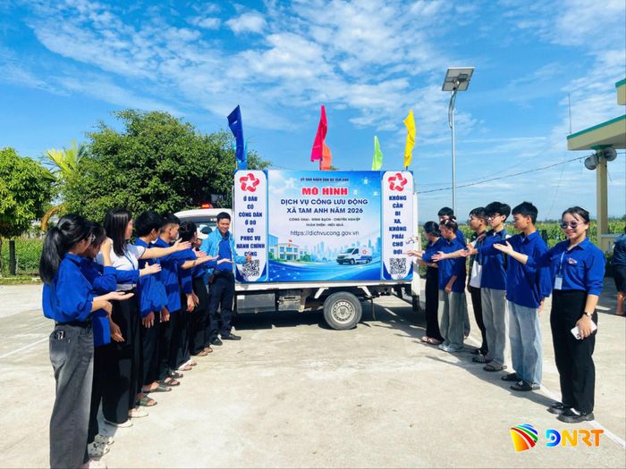 Xã Tam Anh ra mắt mô hình "Dịch vụ công lưu động", hỗ trợ người dân chuyển đổi số. Ảnh: UBND xã