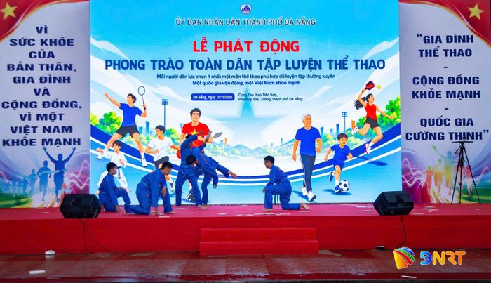 Một tiết mục biểu diễn tại lễ phát động. Ảnh: LÂM - HUY