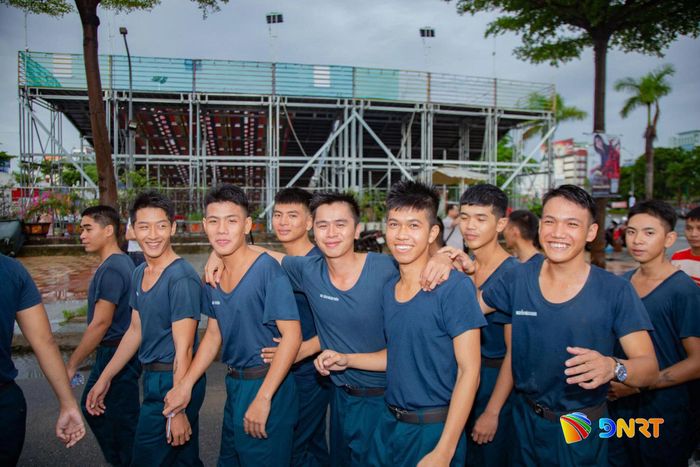 Các chiến sĩ trẻ tham gia lễ phát động. Ảnh: LÂM - HUY