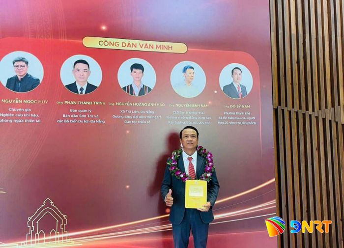 Anh Đỗ Sỹ Nam được vinh danh công dân văn minh. Ảnh: NVCC