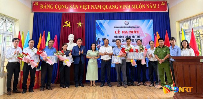 Phường Thanh Khê ra mắt mô hình “Điểm hỗ trợ dịch vụ công trực tuyến”. Ảnh: T.HƯƠNG - Đ.HIỀN