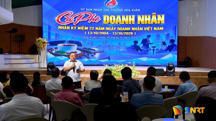 Đại diện Hội doanh nghiệp phường Hòa Xuân chia sẻ tại chương trình. Ảnh: VŨ QUÂN