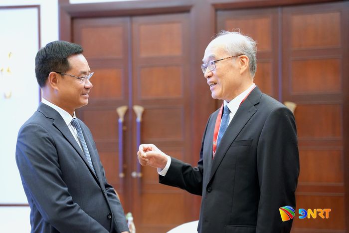 Bí thư Thành ủy Lê Ngọc Quang (bên trái) trao đổi với Chánh án Tòa án nhân dân tối cao Trung Quốc Trương Quân. Ảnh: T.CÔNG