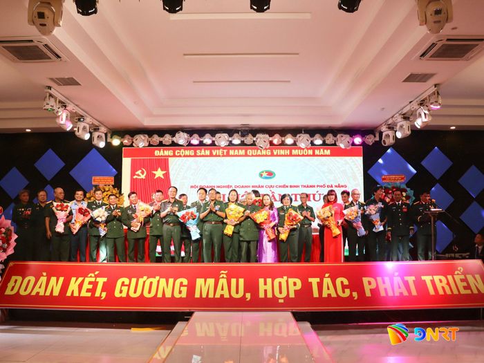 Ra mắt Ban chấp hành Hội Doanh nghiệp, Doanh nhân cựu chiến binh thành phố Đà Nẵng nhiệm kỳ 2026 - 2031. Ảnh: QUỐC TUẤN