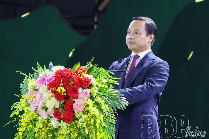 Bí thư Tỉnh ủy Trần Tiến Dũng phát biểu chào mừng tại lễ khai mạc.