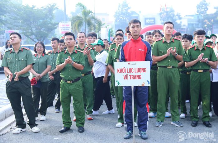 Các khối tham dự lễ phát động. Ảnh: Huy Anh