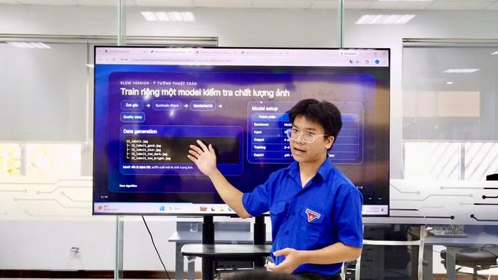 Như Bách giới thiệu sản phẩm RedictAI - Dự đoán các bệnh về mắt do biến chứng của bệnh đái tháo đường gây ra thông qua phân tích võng mạc. Ảnh: D.L 