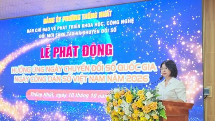  Đồng chí Trần Thị Hồng Nguyệt - Bí thư Đảng ủy, Chủ tịch HĐND phường phát biểu tại lễ phát động. Ảnh: Bá Bính 