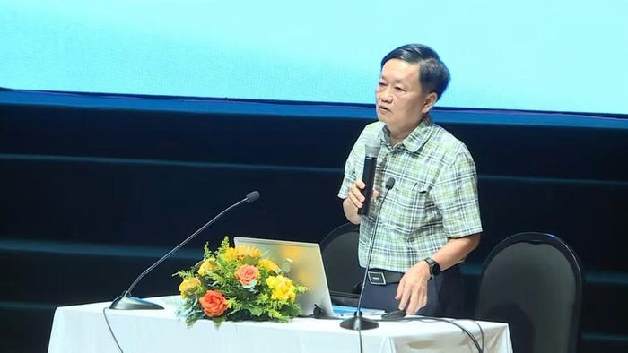  Ông Huỳnh Hữu Thọ - Phó Vụ trưởng Vụ Pháp chế (Kiểm toán nhà nước) trình bày chuyên đề tại khóa bồi dưỡng. Ảnh: Dũng Nhân 