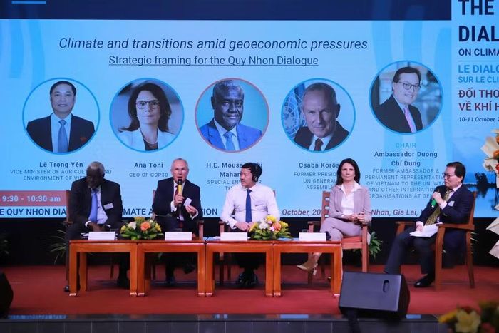  Các phiên thảo luận kết nối góc nhìn khoa học, chính sách, tài chính và thực tiễn triển khai tại Đối thoại Quy Nhơn. Ảnh: T.L 