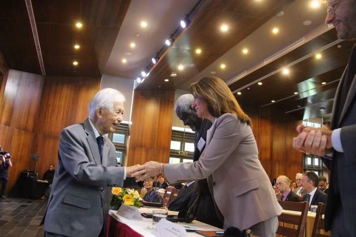  Các nhà khoa học, đại diện tổ chức quốc tế, định chế tài chính, ngân hàng phát triển và doanh nghiệp dự Đối thoại Quy Nhơn. Ảnh: T.L 