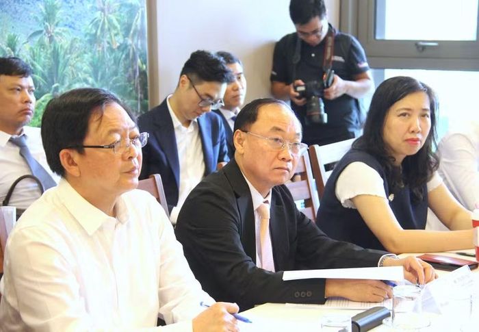  Bí thư Tỉnh ủy Thái Đại Ngọc (hàng đầu, thứ 2 từ trái sang) dự buổi làm việc cùng Phó Thủ tướng Chính phủ Hồ Quốc Dũng (hàng đầu, bìa trái). Ảnh: T.L 