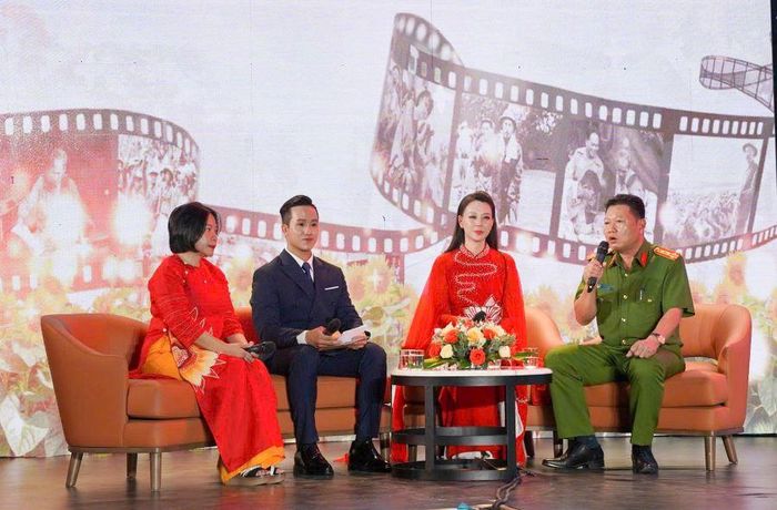 Các khách mời giao lưu tại chương trình.