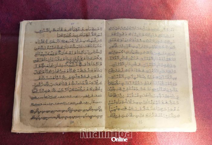 Thư tịch cổ Chăm được lưu giữ, trưng bày tại Bảo tàng tỉnh Khánh Hoà.
