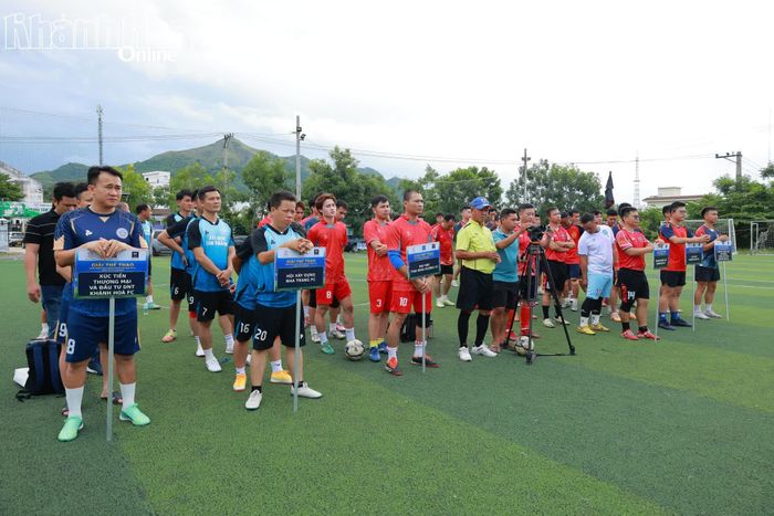 Các đội tham gia môn bóng đá.