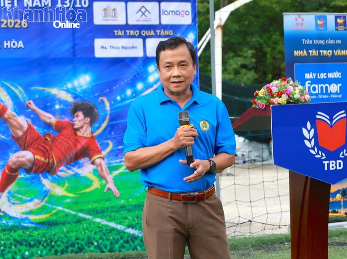 Ông Bùi Văn Thành - Phó Chủ tịch Liên đoàn Lao động tỉnh phát biểu.