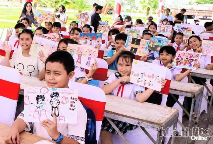 Hội thi vẽ tranh thiếu nhi và Thiếu nhi viết chữ Chăm đẹp năm 2026 với chủ đề “Em yêu gốm Bàu Trúc - Di sản quê em” tạo sân chơi bổ ích, khơi dậy niềm yêu thích, ý thức trân trọng các giá trị văn hóa truyền thống trong thế hệ trẻ.