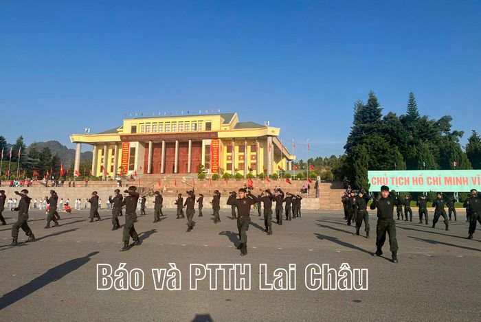 Cán bộ, chiến sỹ lực lượng Công an tỉnh biểu diễn võ thuật.