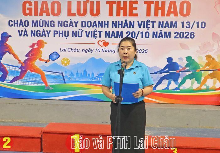 Đồng chí Lò Thị Hằng - Phó Chủ tịch Liên đoàn Lao động tỉnh phát biểu bế mạc giải.