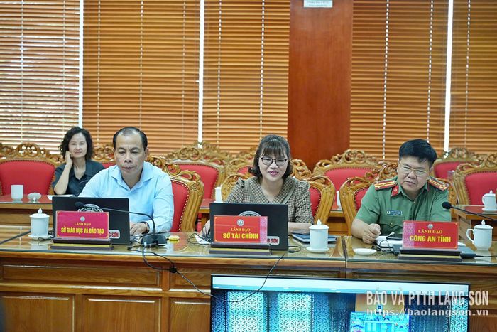 Các đại biểu dự tại điểm cầu UBND tỉnh Lạng Sơn