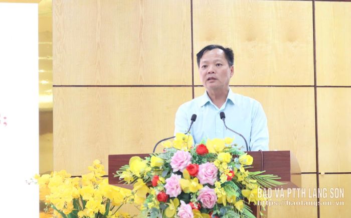 Lãnh đạo UBND phường phát biểu tại hội nghị