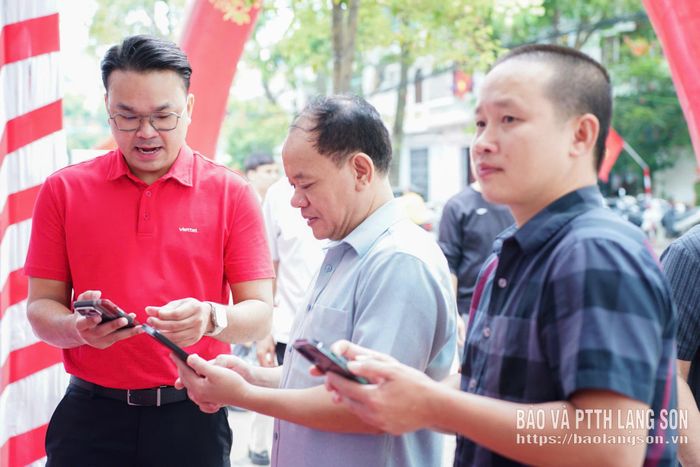 Người dân trải nghiệm Internet tốc độ cao
