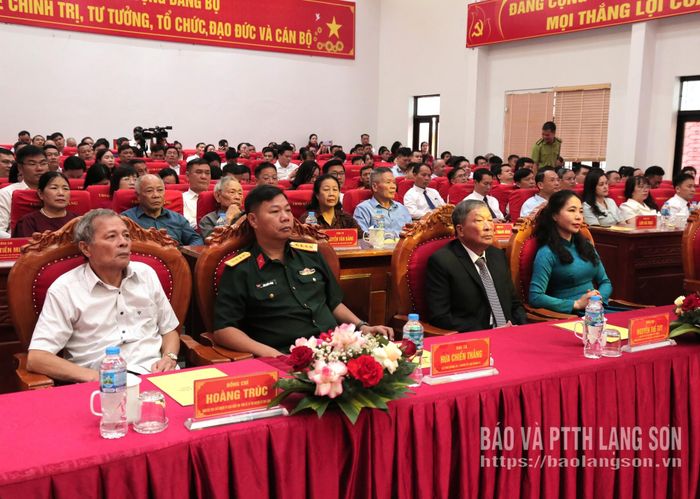 Các đại biểu tham dự chương trình