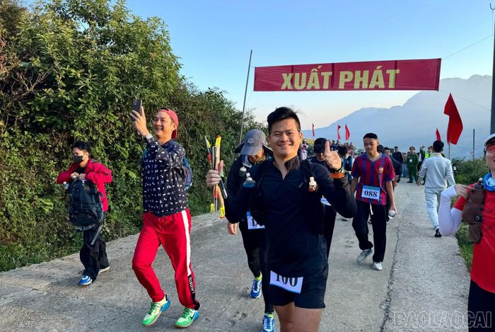 Các vận động viên xuất phát.